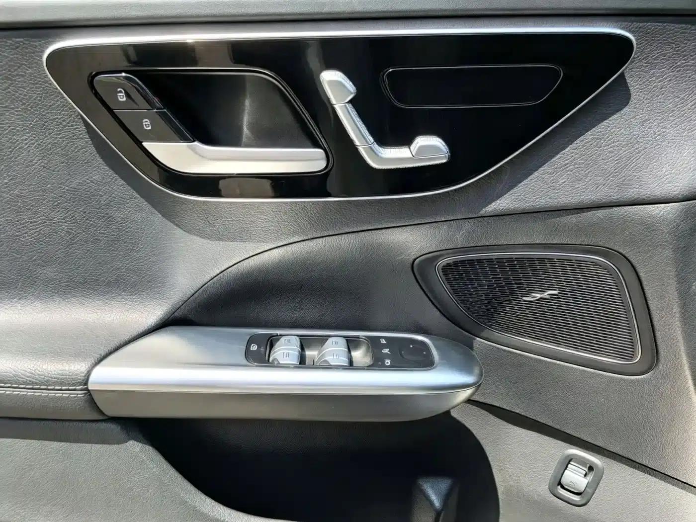 2023 Mercedes-Benz C-Class C 200 L Sport Edition — миниатюра 17
