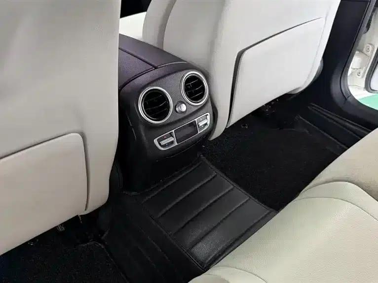 2018 Mercedes-Benz C-Class C 300 Sport Edition — миниатюра 11