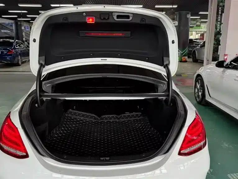 2018 Mercedes-Benz C-Class C 300 Sport Edition — миниатюра 14