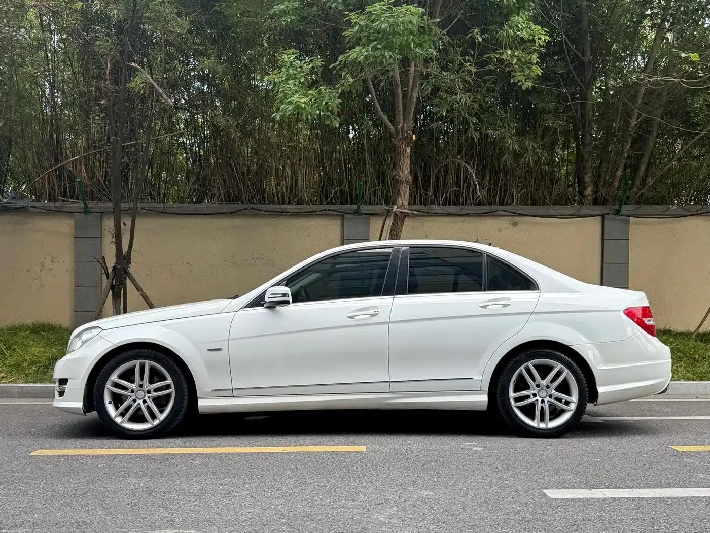 2013 Mercedes-Benz C-Class C 260 Elegance Grand Edition — миниатюра 3