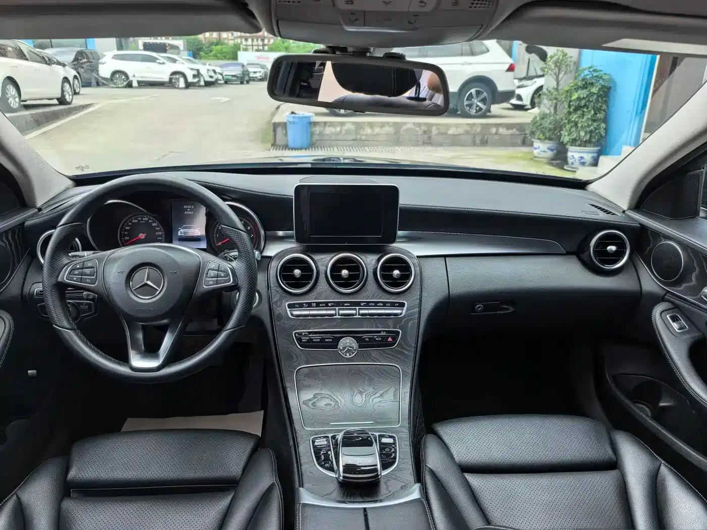 2015 Mercedes-Benz C-Class Facelift C 180 L Sport — миниатюра 14