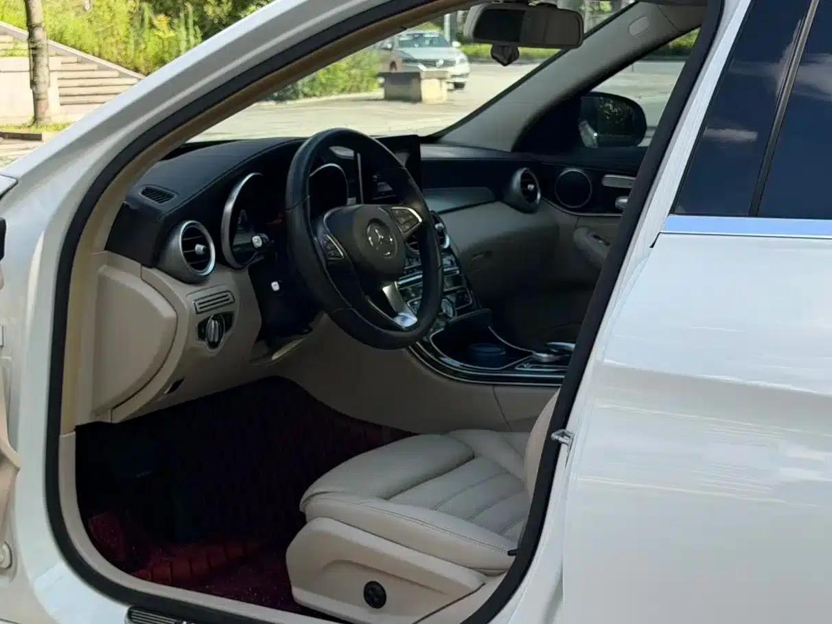 2015 Mercedes-Benz C-Class C 200 L — миниатюра 11
