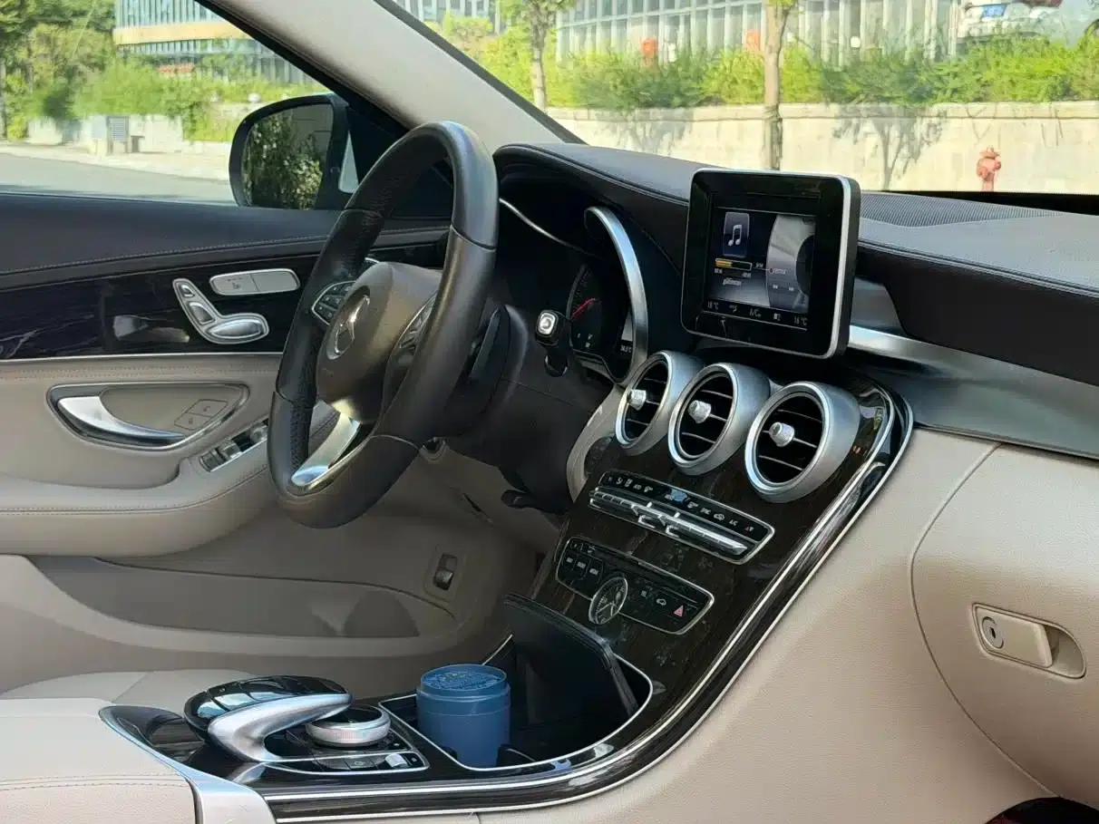 2015 Mercedes-Benz C-Class C 200 L — миниатюра 17