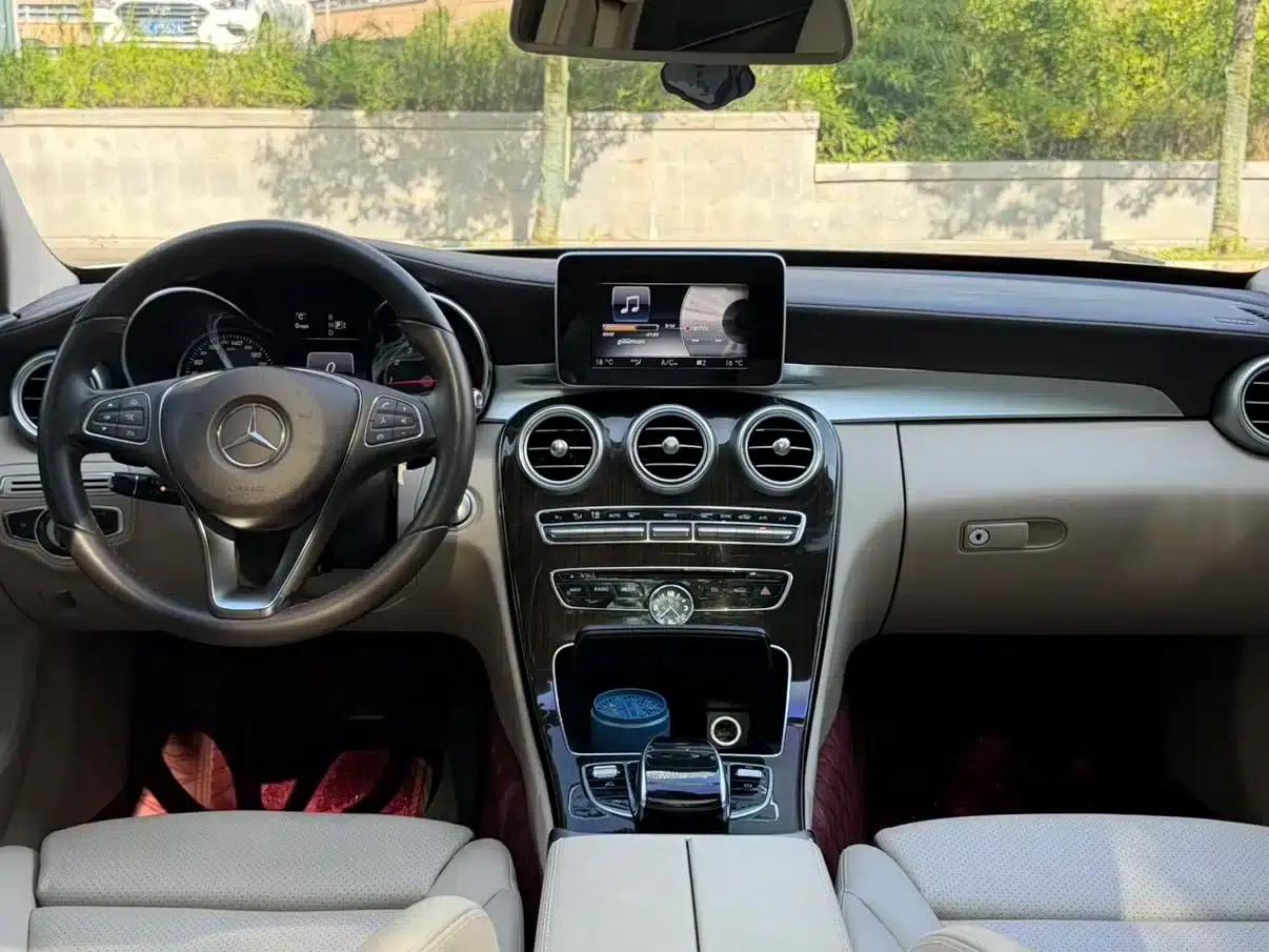 2015 Mercedes-Benz C-Class C 200 L — миниатюра 18