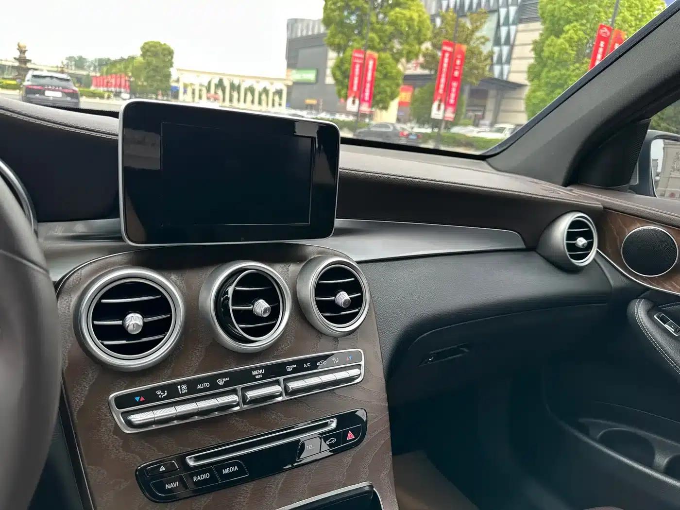 2019 Mercedes-Benz GLC 300 L 4MATIC Dynamic — миниатюра 10
