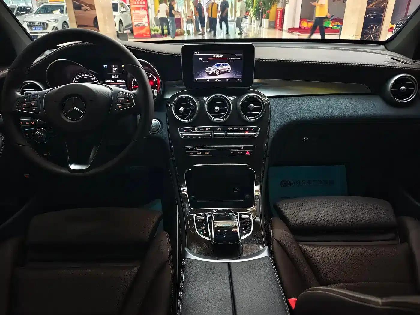 Mercedes-Benz GLC 2019 GLC 260 4MATIC Luxury — миниатюра 8