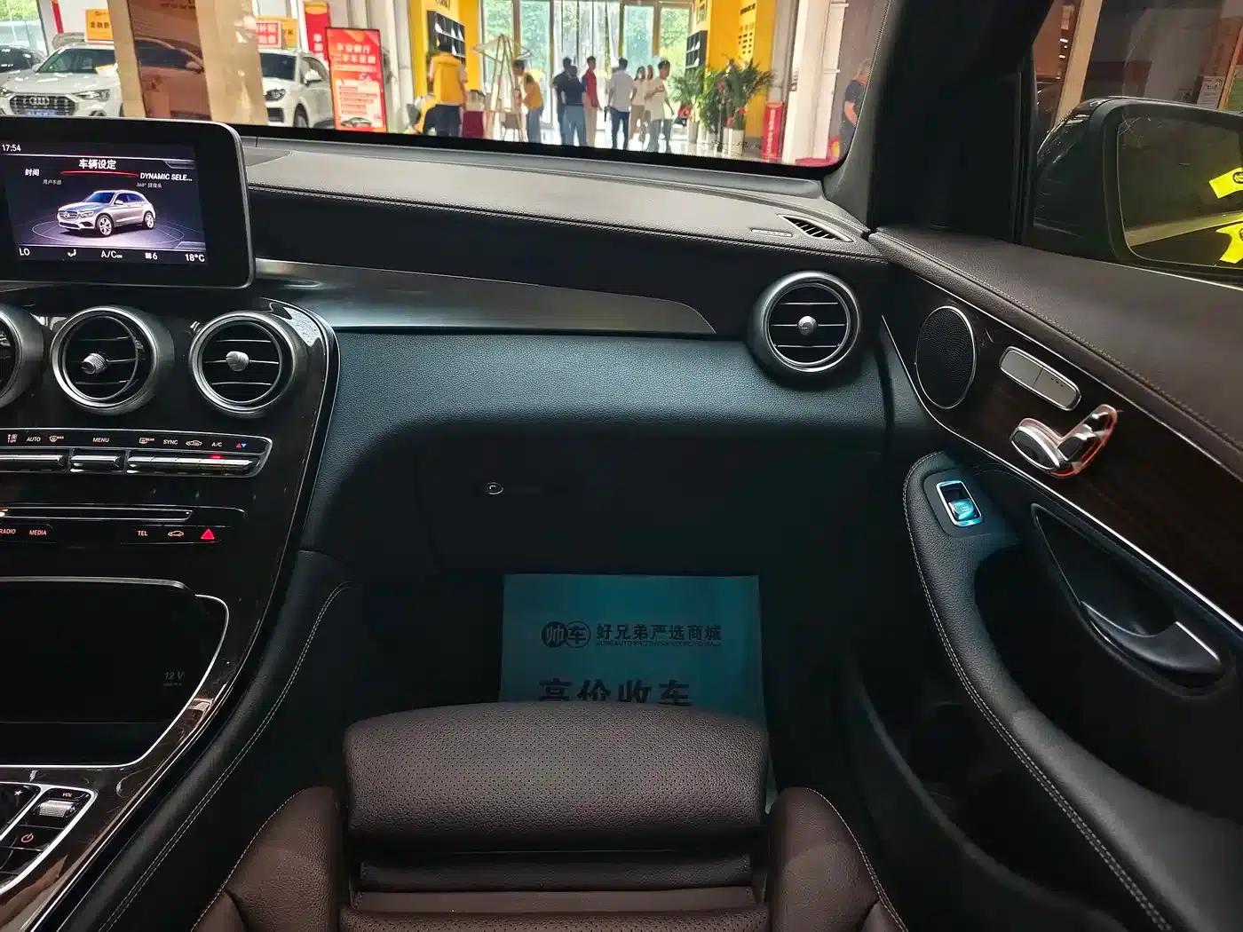 Mercedes-Benz GLC 2019 GLC 260 4MATIC Luxury — миниатюра 9