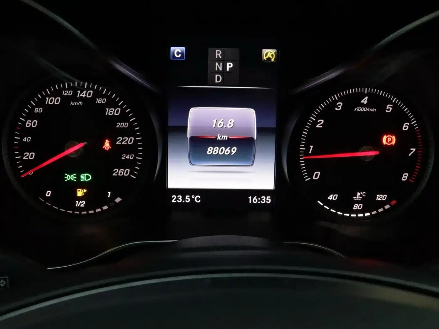 2019 Mercedes-Benz GLC 260 4MATIC Dynamic — миниатюра 16