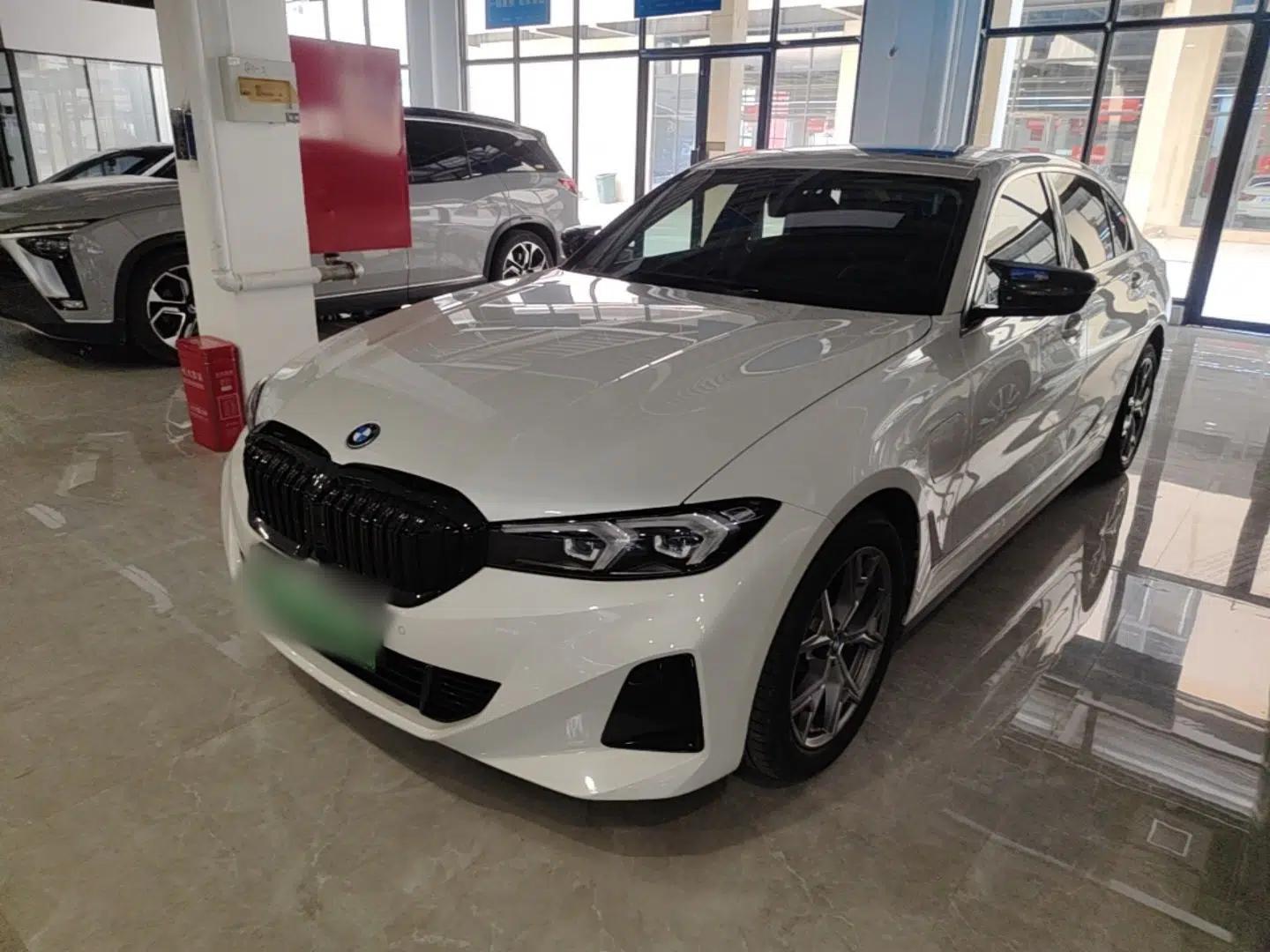 BMW i3 2024 eDrive 35 L — миниатюра 1