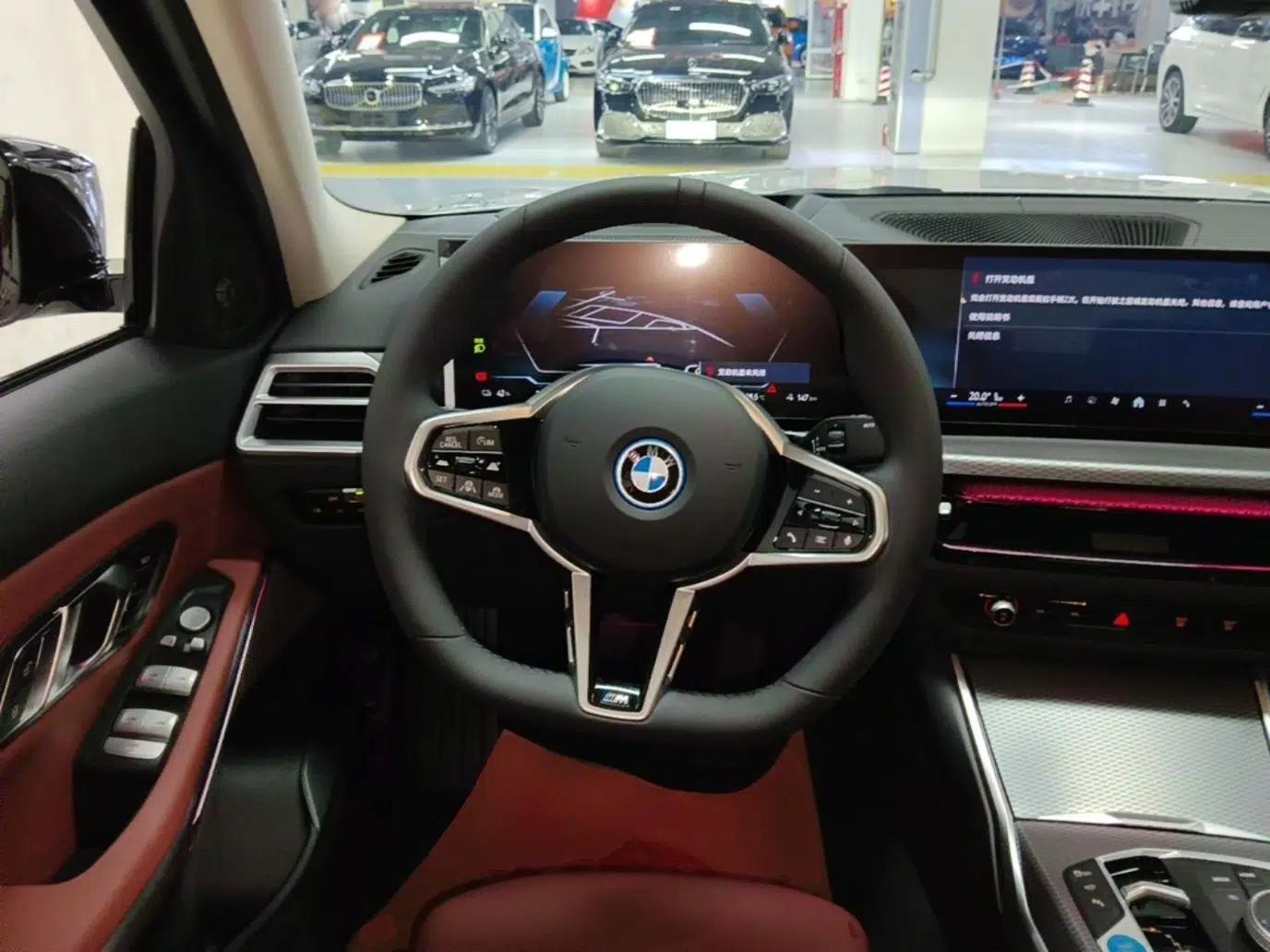 BMW i3 2025 eDrive 40 L Midnight Sports Package — миниатюра 13