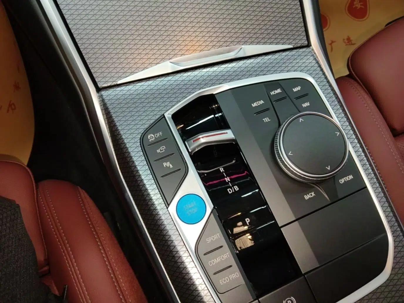 BMW i3 2025 eDrive 40 L Midnight Sports Package — миниатюра 16