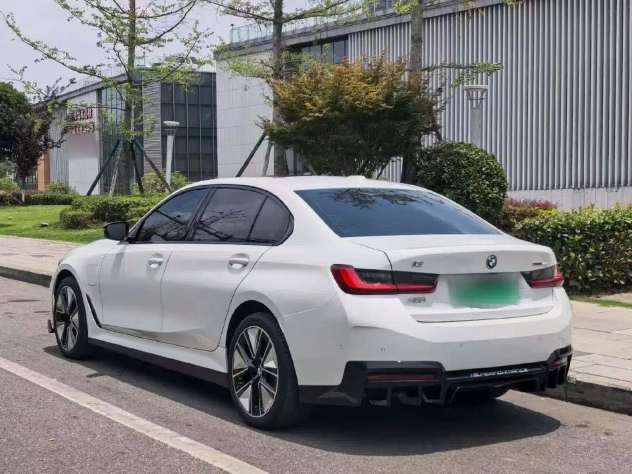 BMW i3 2025 eDrive 40 L Midnight Sports Package — миниатюра 4