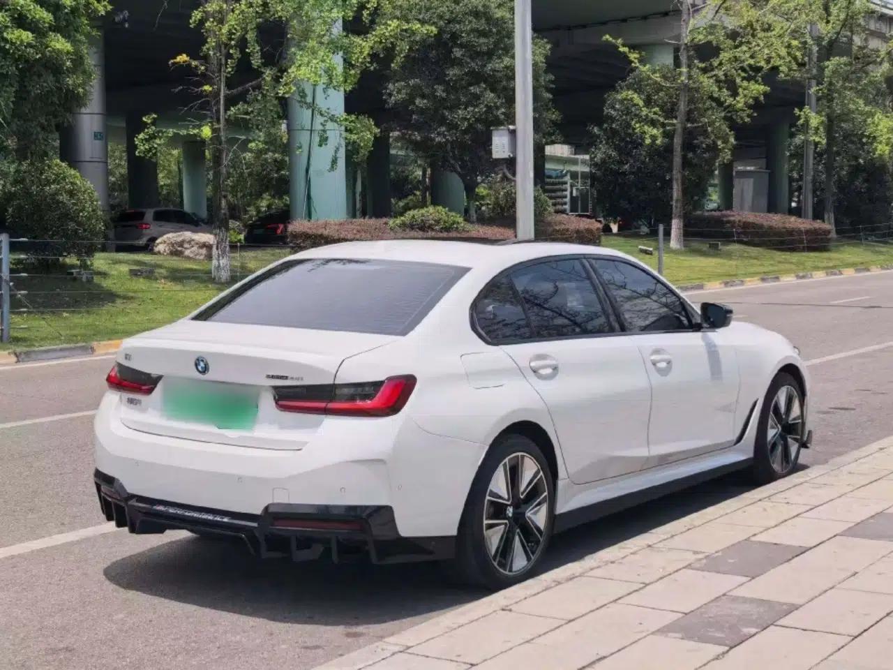 BMW i3 2025 eDrive 40 L Midnight Sports Package — миниатюра 6