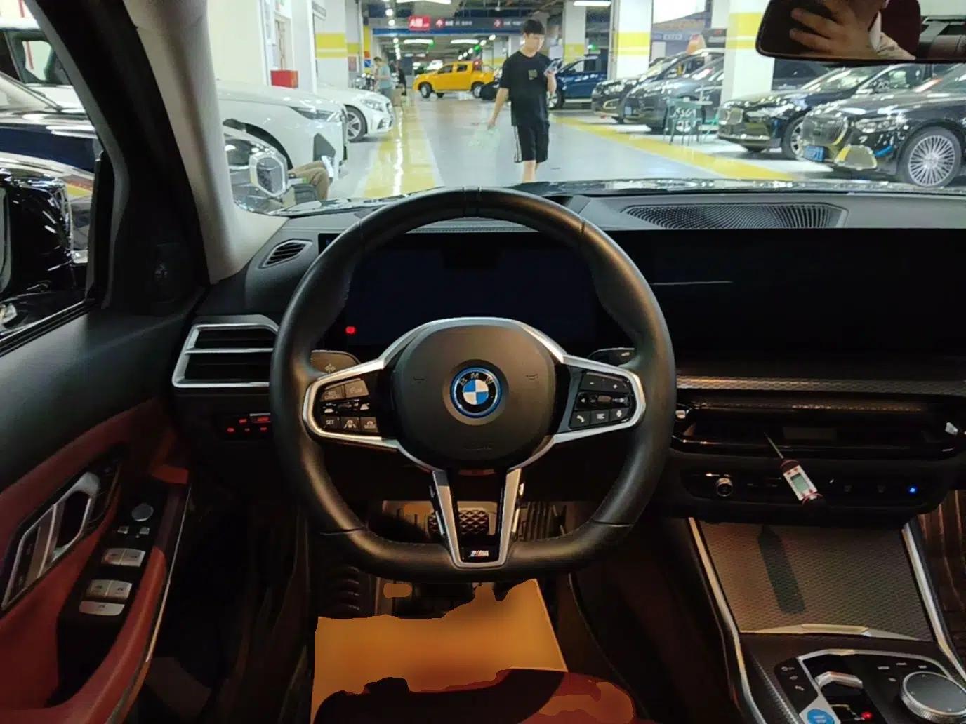 BMW i3 2025 eDrive 40 L Midnight Sports Package — миниатюра 13
