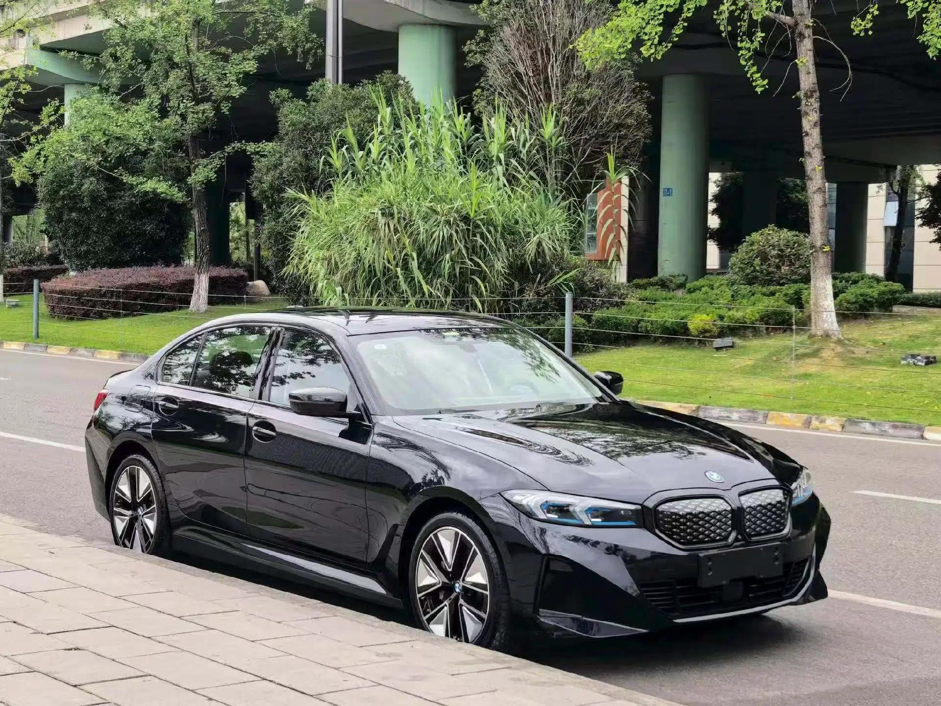 BMW i3 2025 eDrive 40 L Midnight Sports Package — миниатюра 3