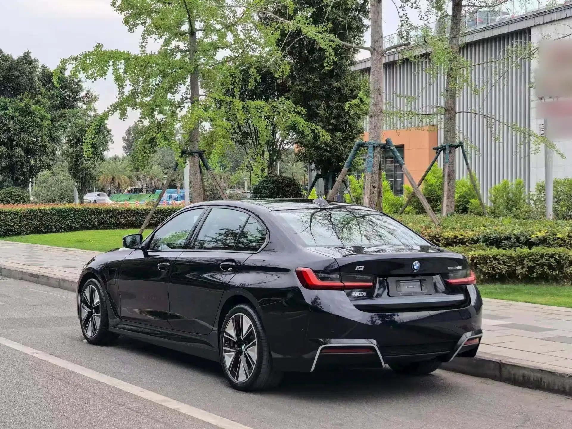 BMW i3 2025 eDrive 40 L Midnight Sports Package — миниатюра 4