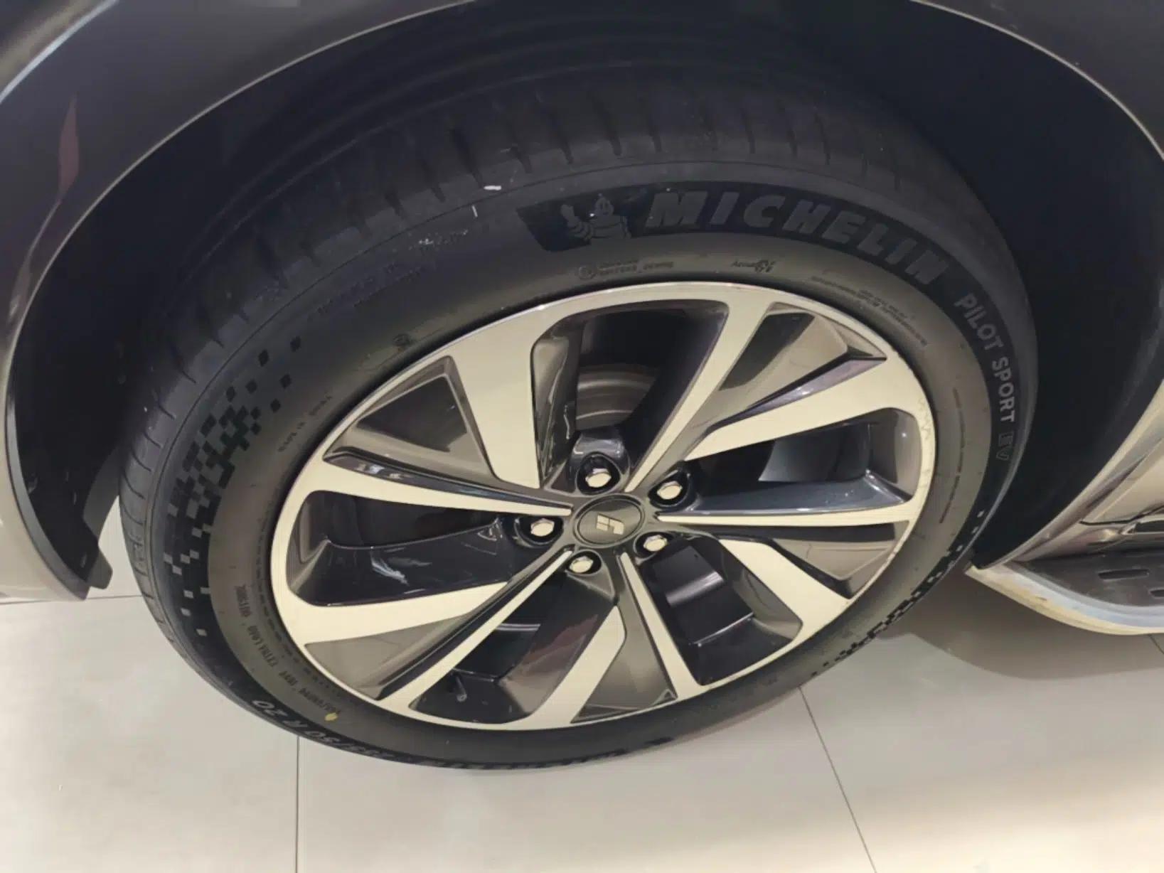 Li Auto ONE 2020 Extended-Range 6-Seater Version — миниатюра 10