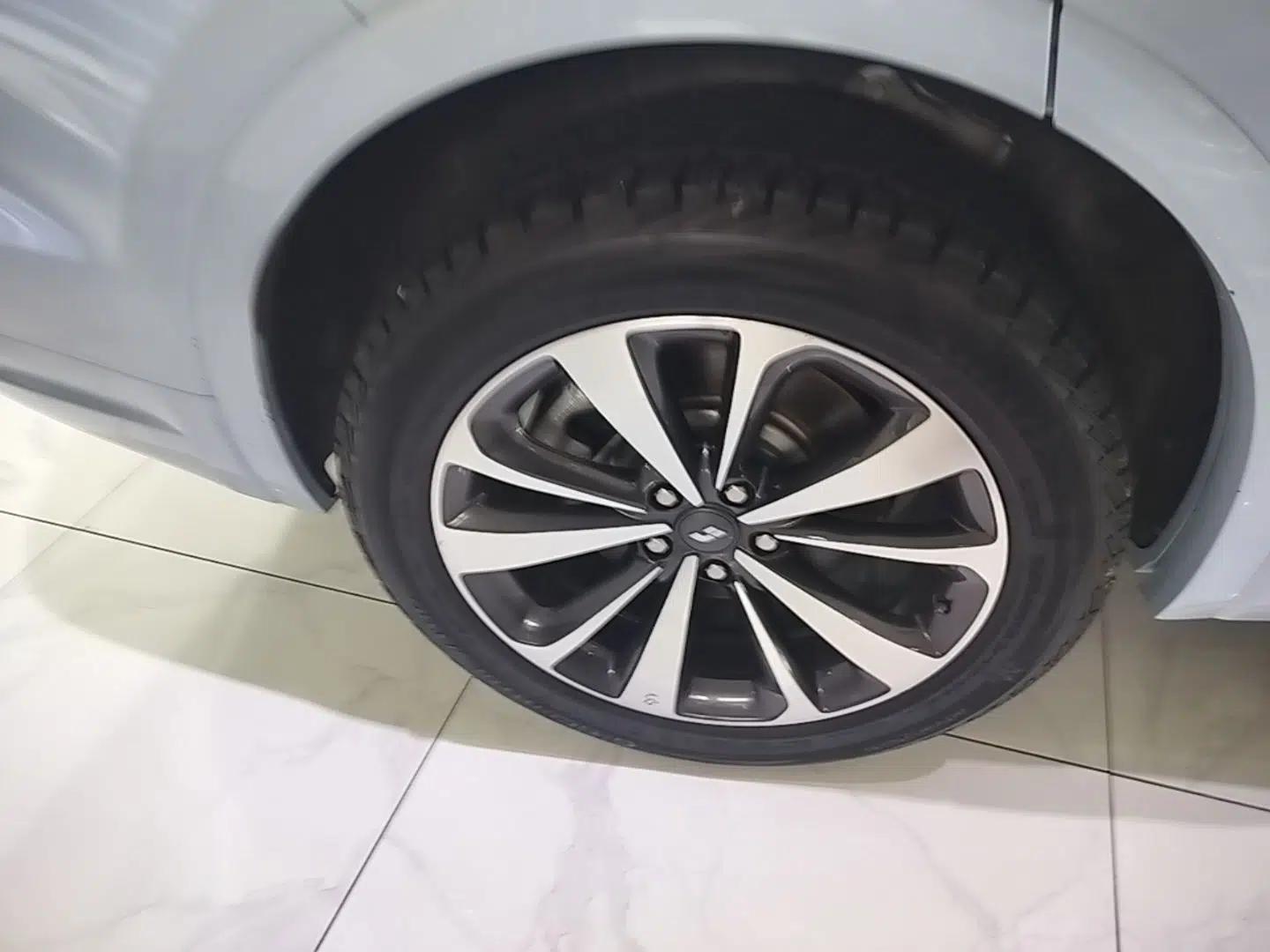 Li Auto ONE 2020 Extended-Range 6-Seater Version — миниатюра 11
