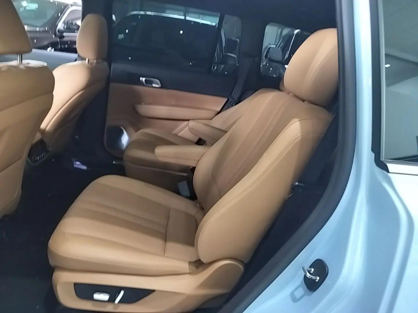 Li Auto ONE 2020 Extended-Range 6-Seater Version — миниатюра 20