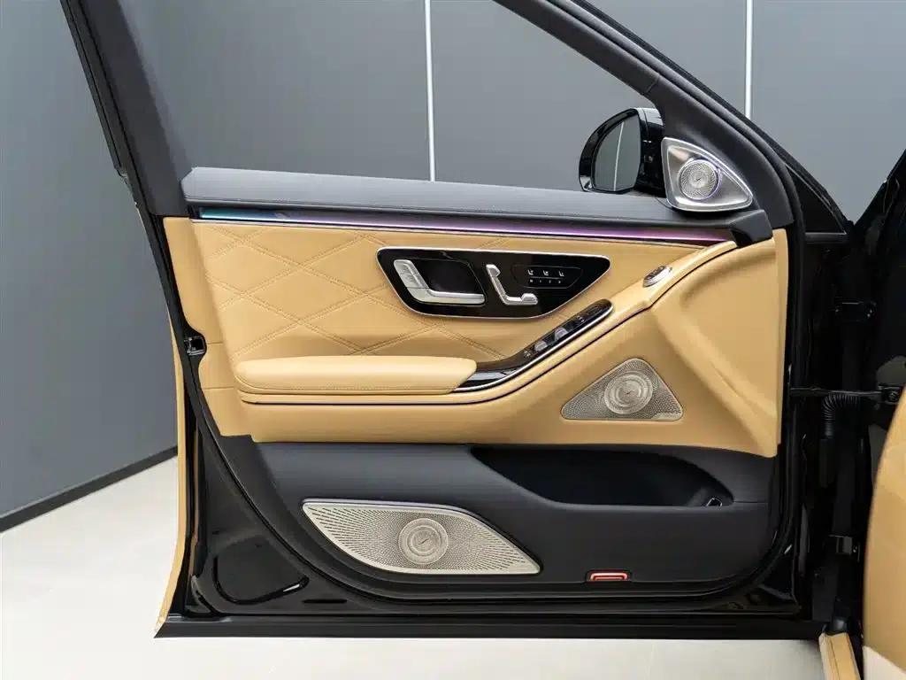 Maybach S-Class 2022 S 680 4MATIC Virgil Abloh Limited Edition — миниатюра 10