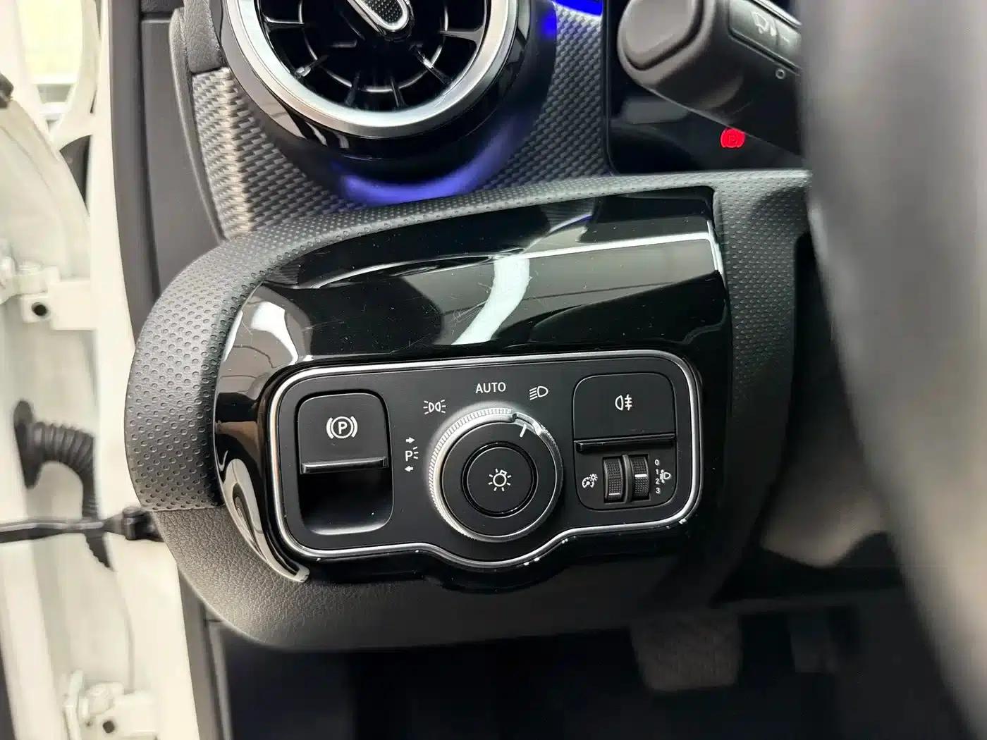 2022 Mercedes-Benz A-Class A 180 L Sport Sedan — миниатюра 13