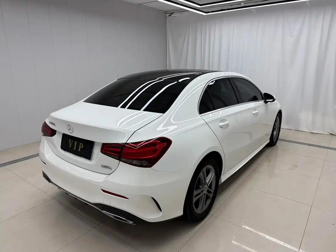 2022 Mercedes-Benz A-Class A 180 L Sport Sedan — миниатюра 4