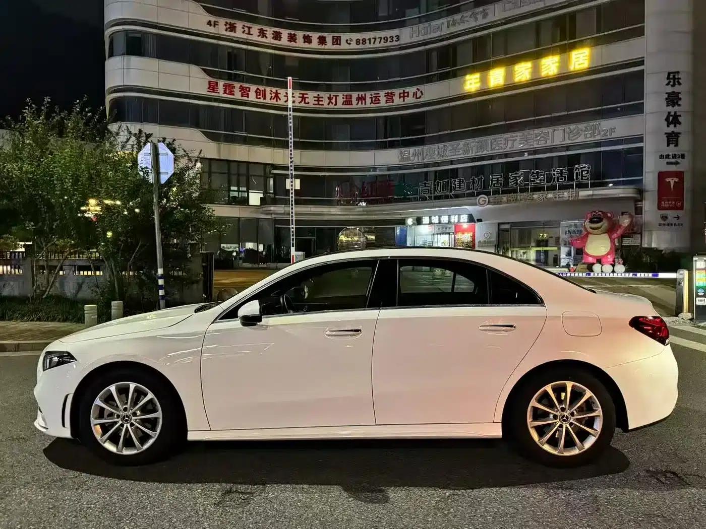 Mercedes-Benz A-Class 2020 A 200 L Sport Sedan — миниатюра 7