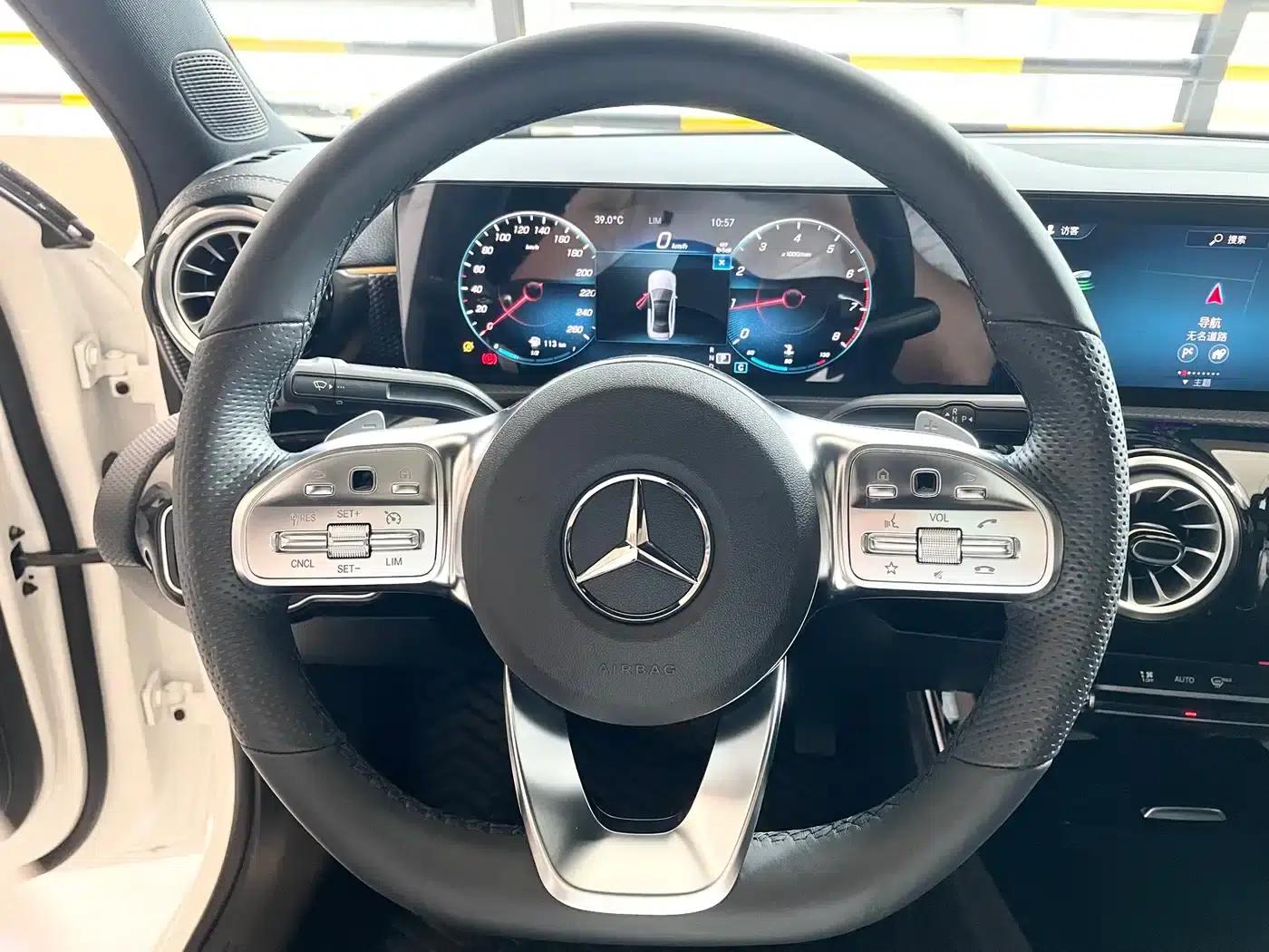 Mercedes-Benz A-Class 2022 Facelift A 200 L Sport Sedan Fashion Model — миниатюра 11