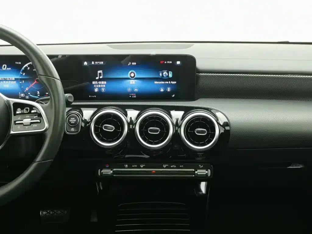 Mercedes-Benz A-Class 2020 Facelift A 180 L Sport Sedan — миниатюра 12