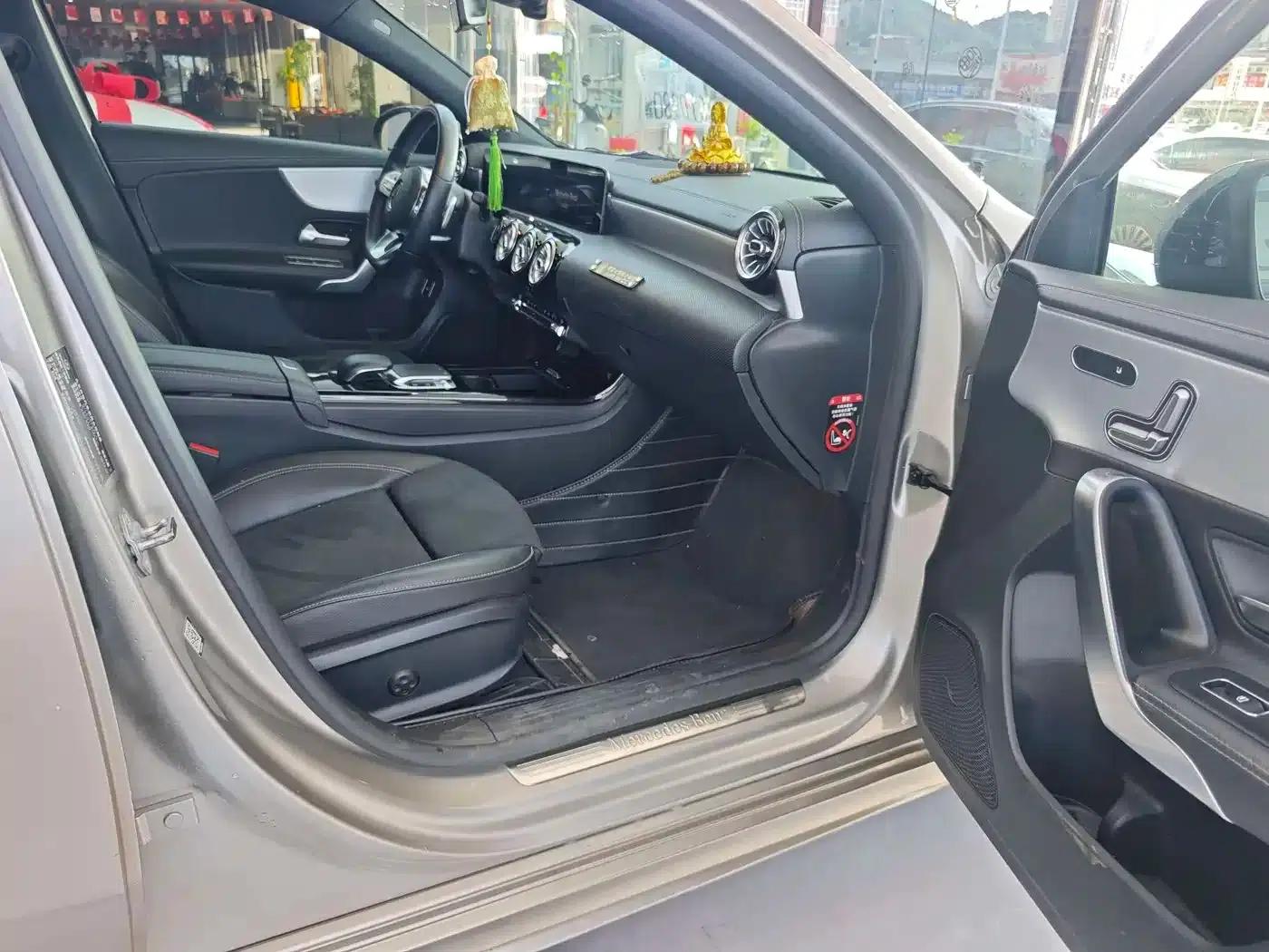 2020 Mercedes-Benz A-Class A 220 L 4MATIC Sport Sedan — миниатюра 16