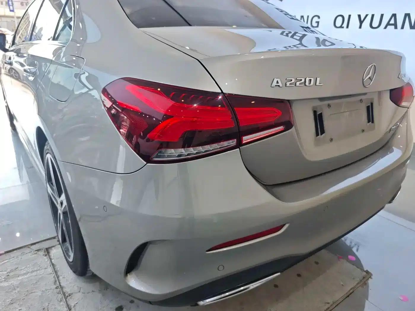 2020 Mercedes-Benz A-Class A 220 L 4MATIC Sport Sedan — миниатюра 17