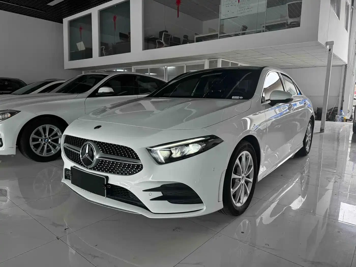 Mercedes-Benz A-Class 2022 A 200 L Sport Sedan Fashion Edition — миниатюра 1