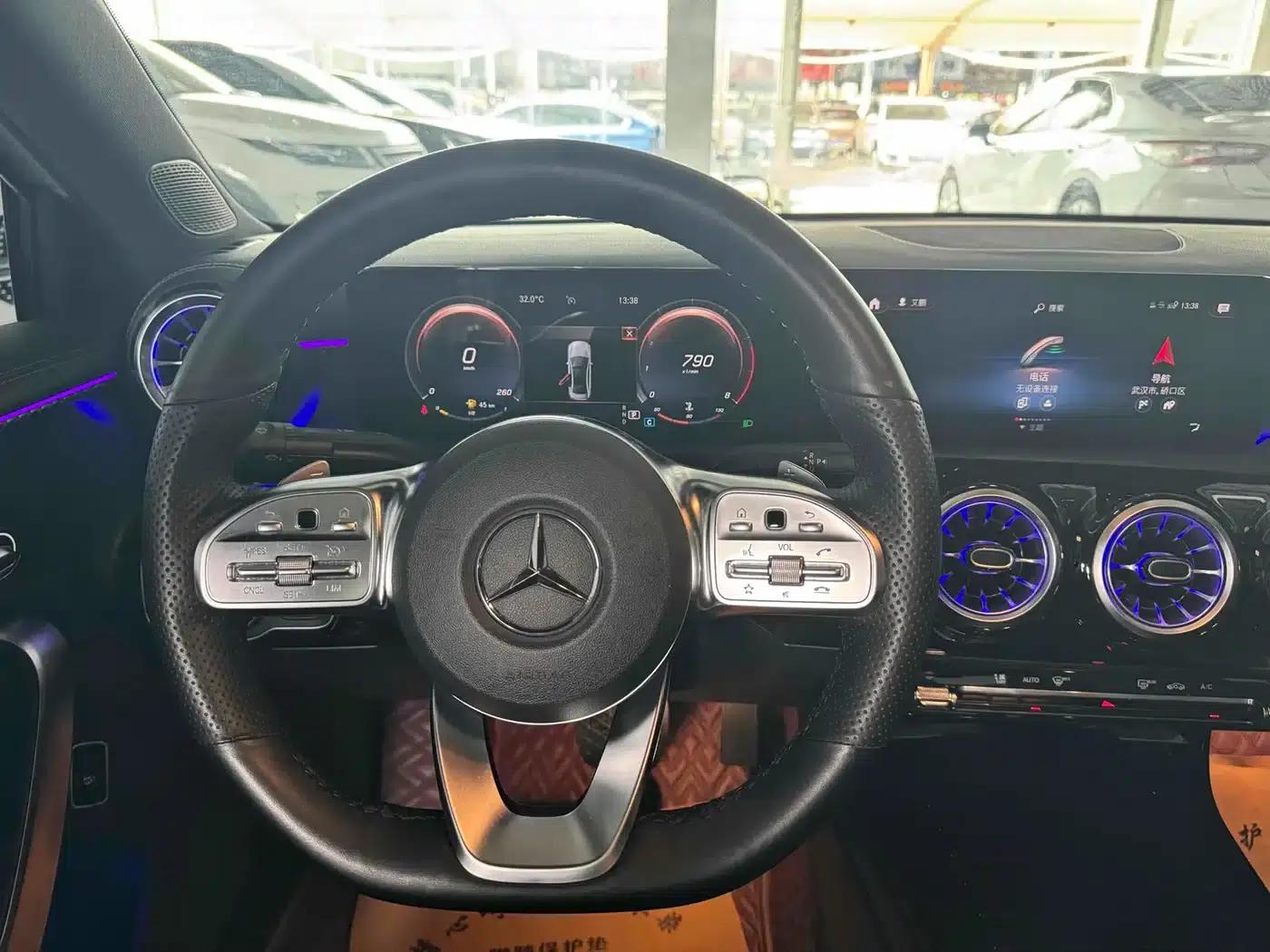 Mercedes-Benz A-Class 2022 A 200 L Sport Sedan Fashion Edition — миниатюра 7