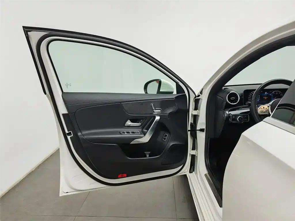 2019 Mercedes-Benz A-Class A 200 L Sport Sedan — миниатюра 17