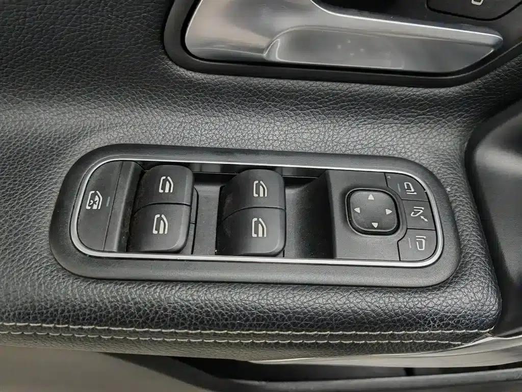 2019 Mercedes-Benz A-Class A 200 L Sport Sedan — миниатюра 24