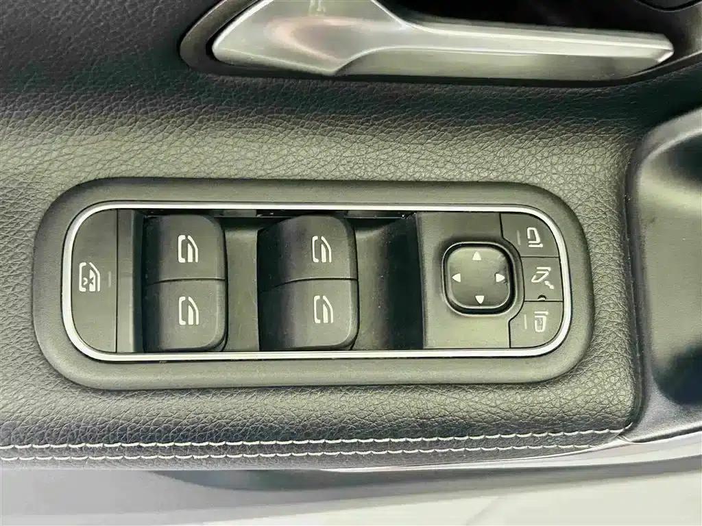 2021 Mercedes-Benz A-Class A 200 L Sport Sedan Dynamic — миниатюра 18