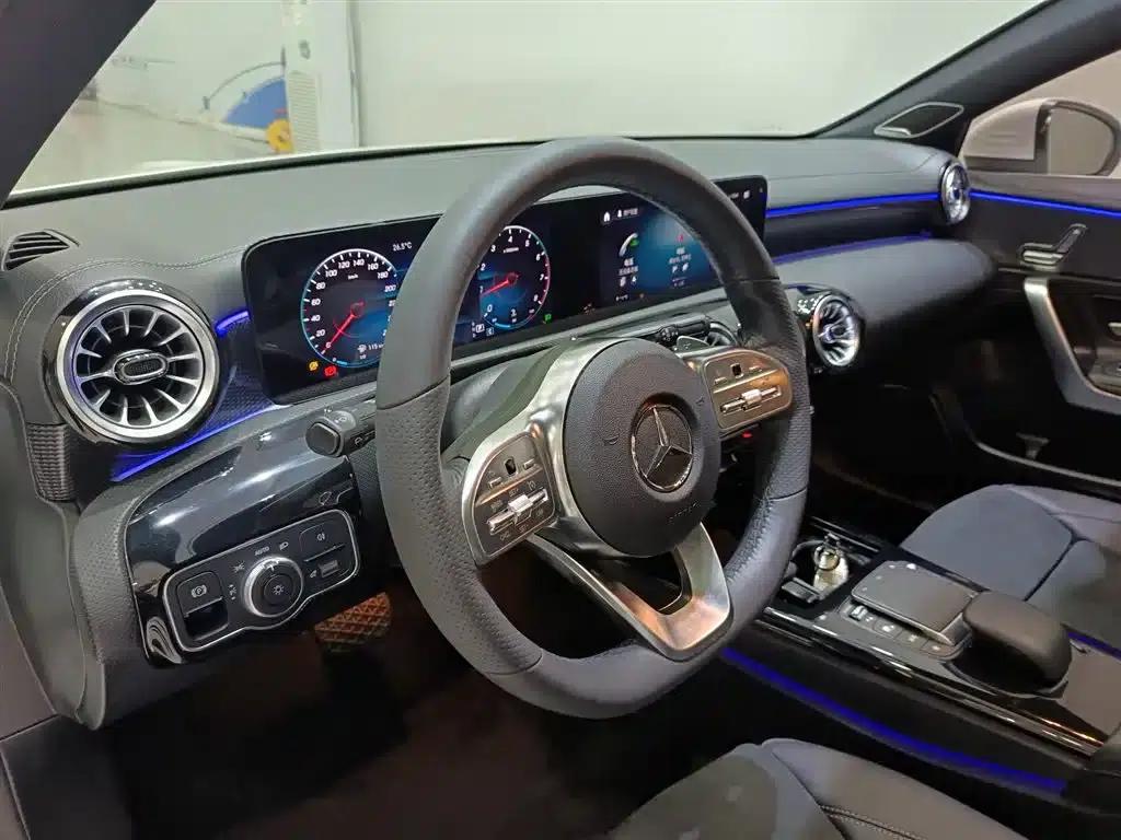 2023 Mercedes-Benz A-Class A 200 L Fashion Edition — миниатюра 3