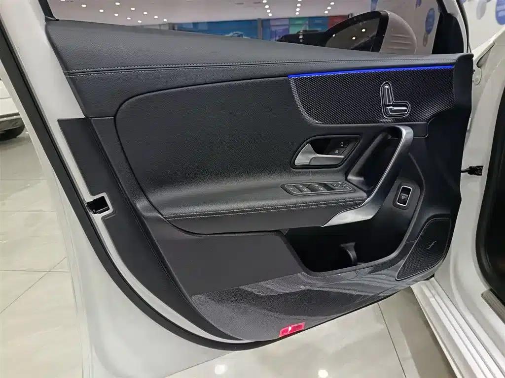 2023 Mercedes-Benz A-Class A 200 L Fashion Edition — миниатюра 4