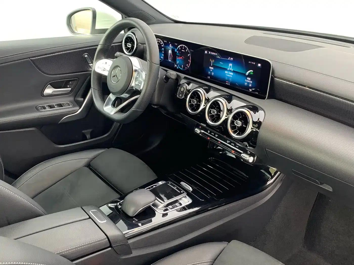 Mercedes-Benz A-Class 2019 Facelift A 200 L Sport Sedan — миниатюра 15