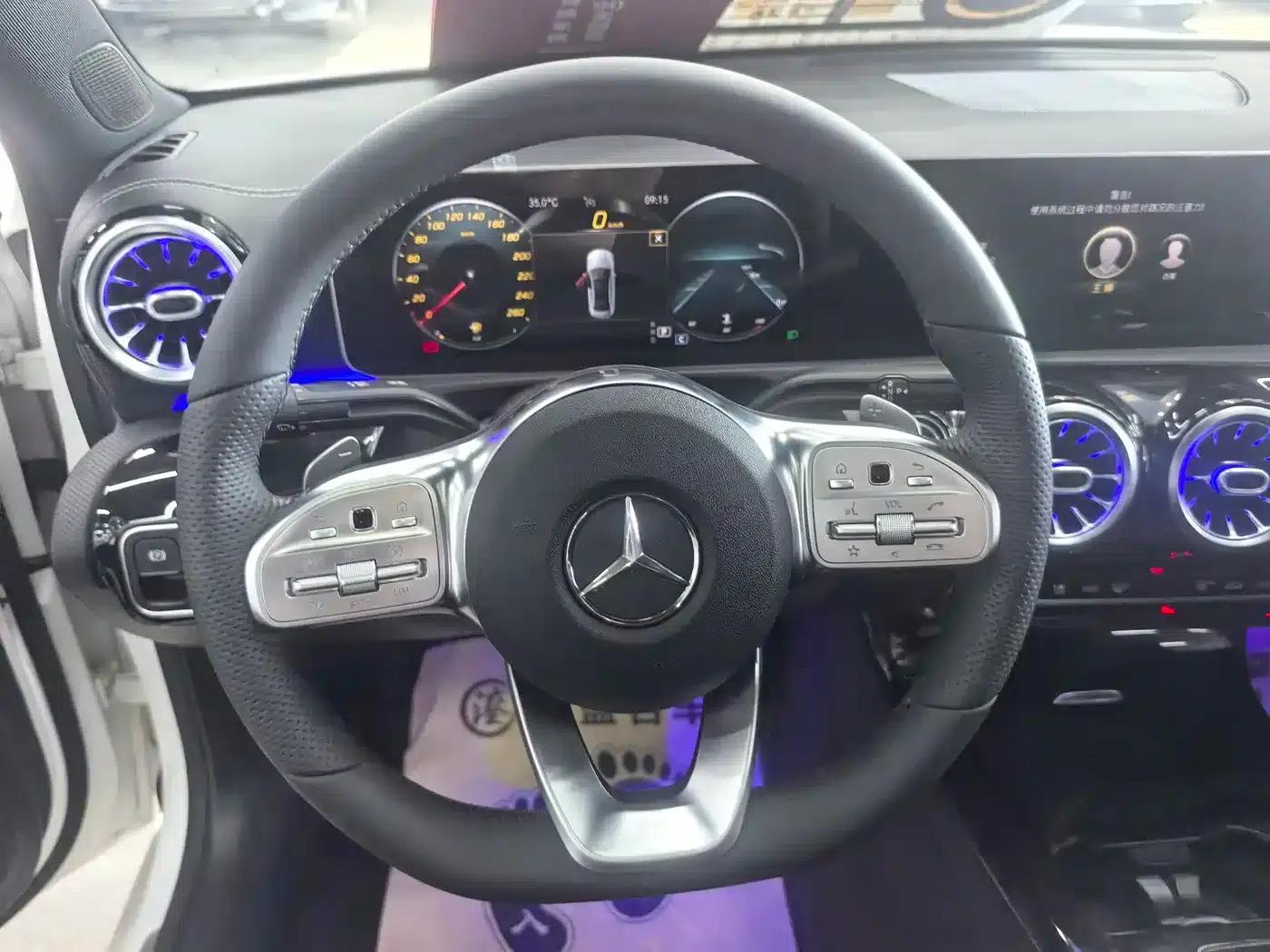 Mercedes-Benz A-Class 2020 Facelift A 200 L Sport Sedan Fashion Model — миниатюра 11