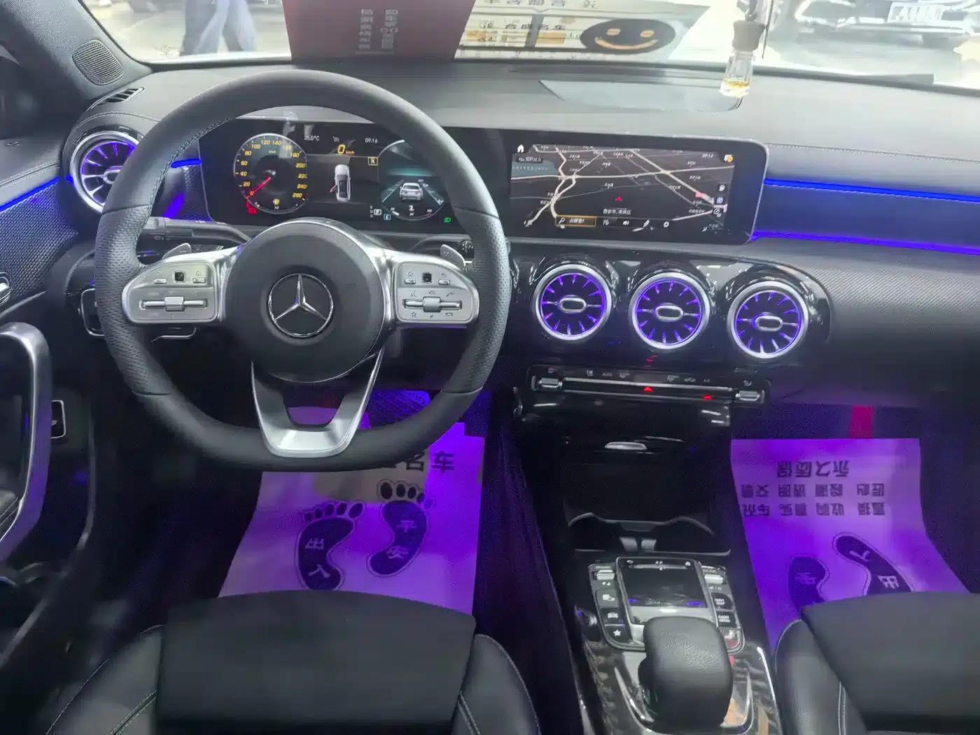 Mercedes-Benz A-Class 2020 Facelift A 200 L Sport Sedan Fashion Model — миниатюра 14
