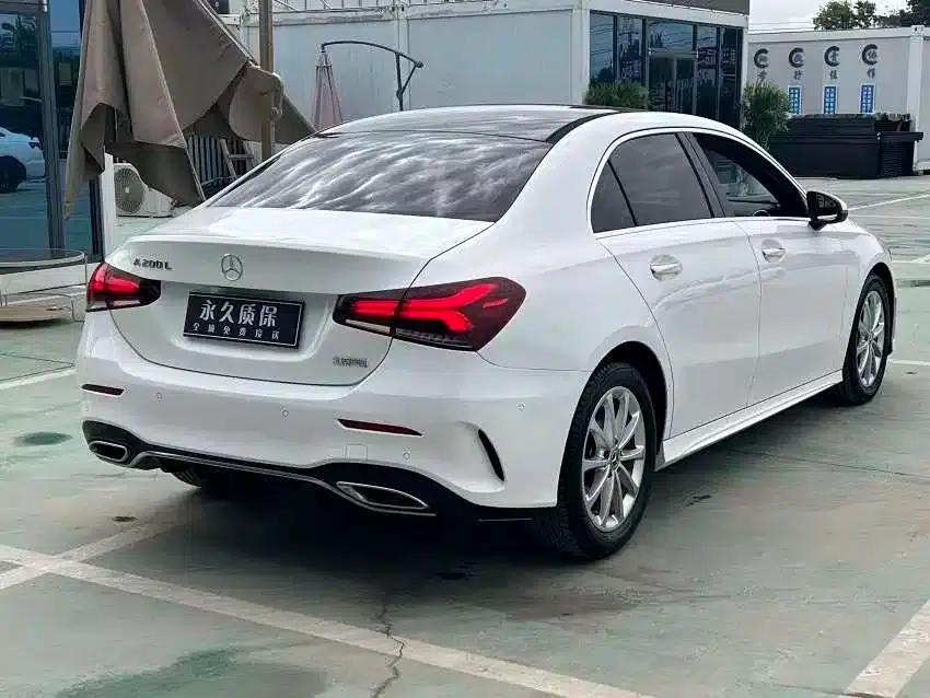 Mercedes-Benz A-Class 2020 Facelift A 200 L Sport Sedan Fashion Model — миниатюра 21