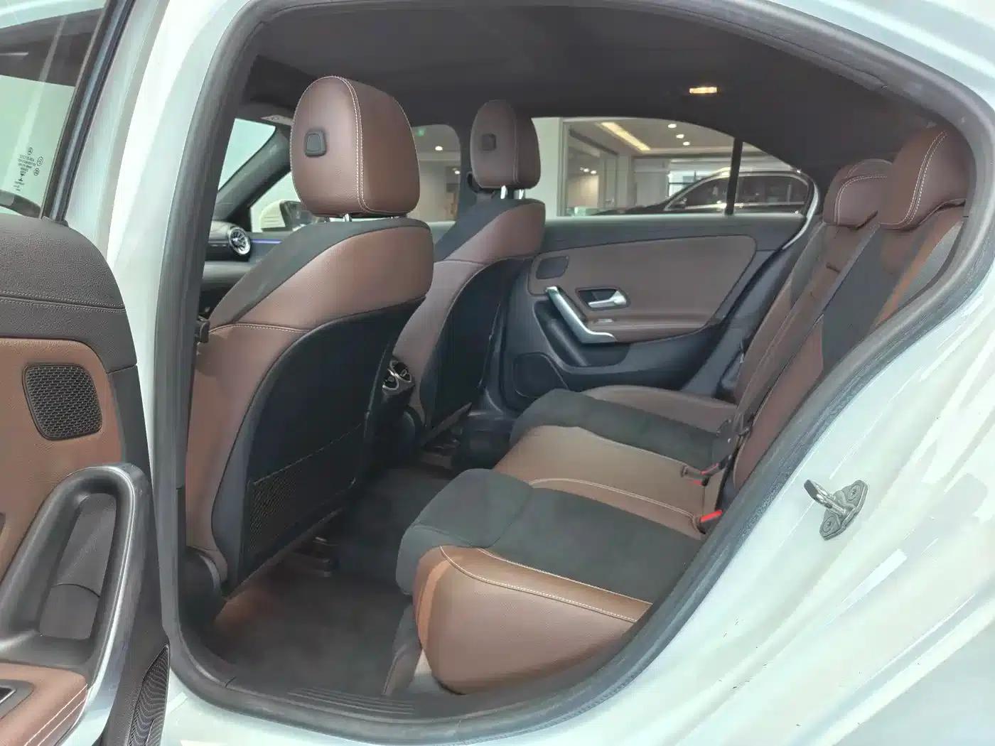 Mercedes-Benz A-Class 2020 A 200 L Sport Sedan — миниатюра 11