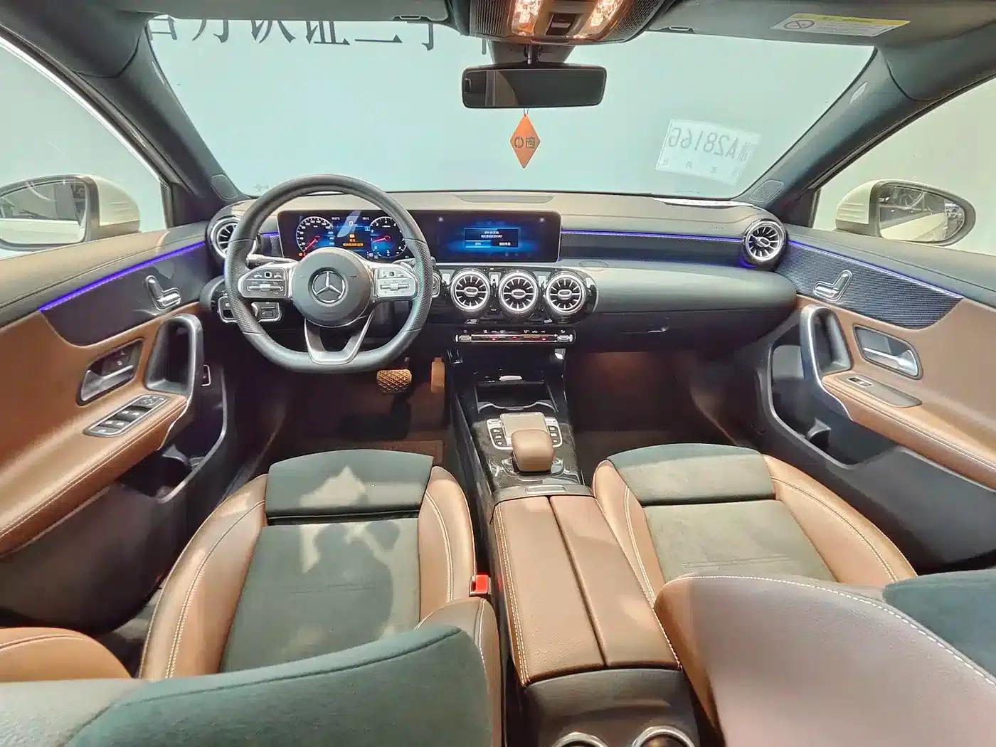 Mercedes-Benz A-Class 2020 A 200 L Sport Sedan — миниатюра 8