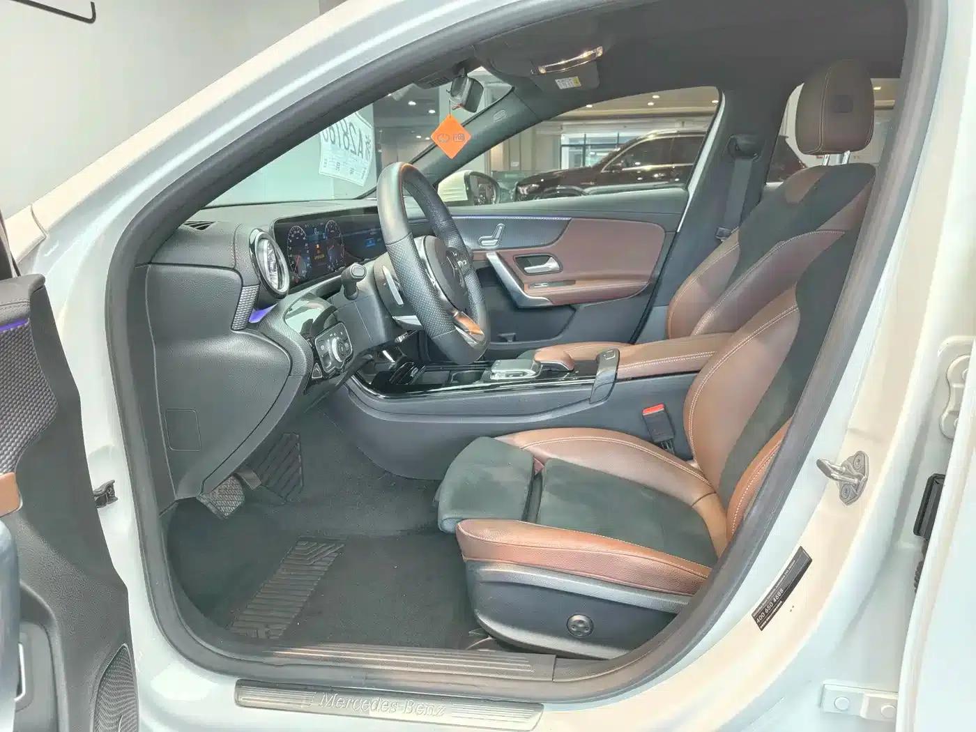 Mercedes-Benz A-Class 2020 A 200 L Sport Sedan — миниатюра 9