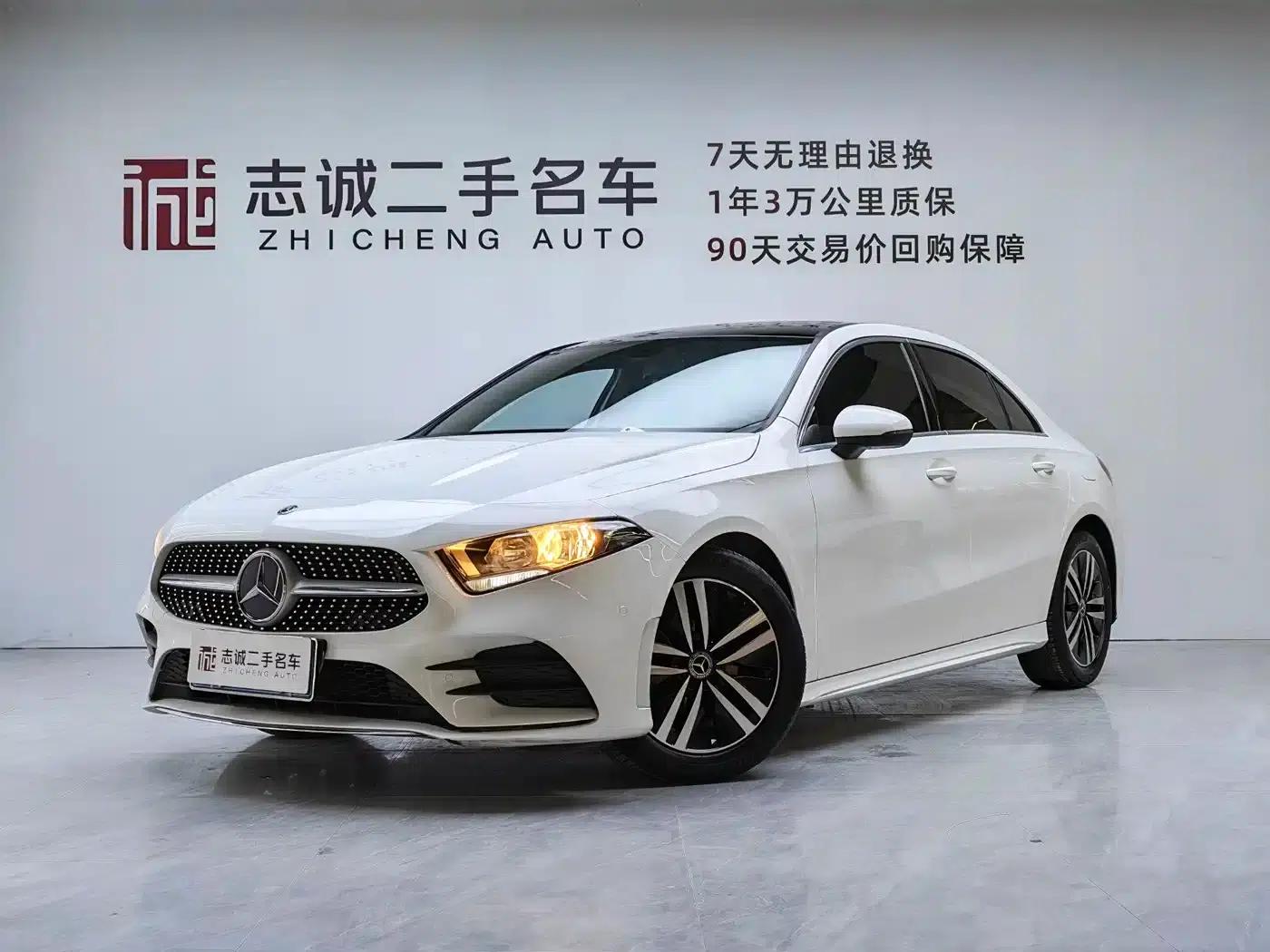 2019 Mercedes-Benz A-Class A 180 L Sport Sedan — миниатюра 1