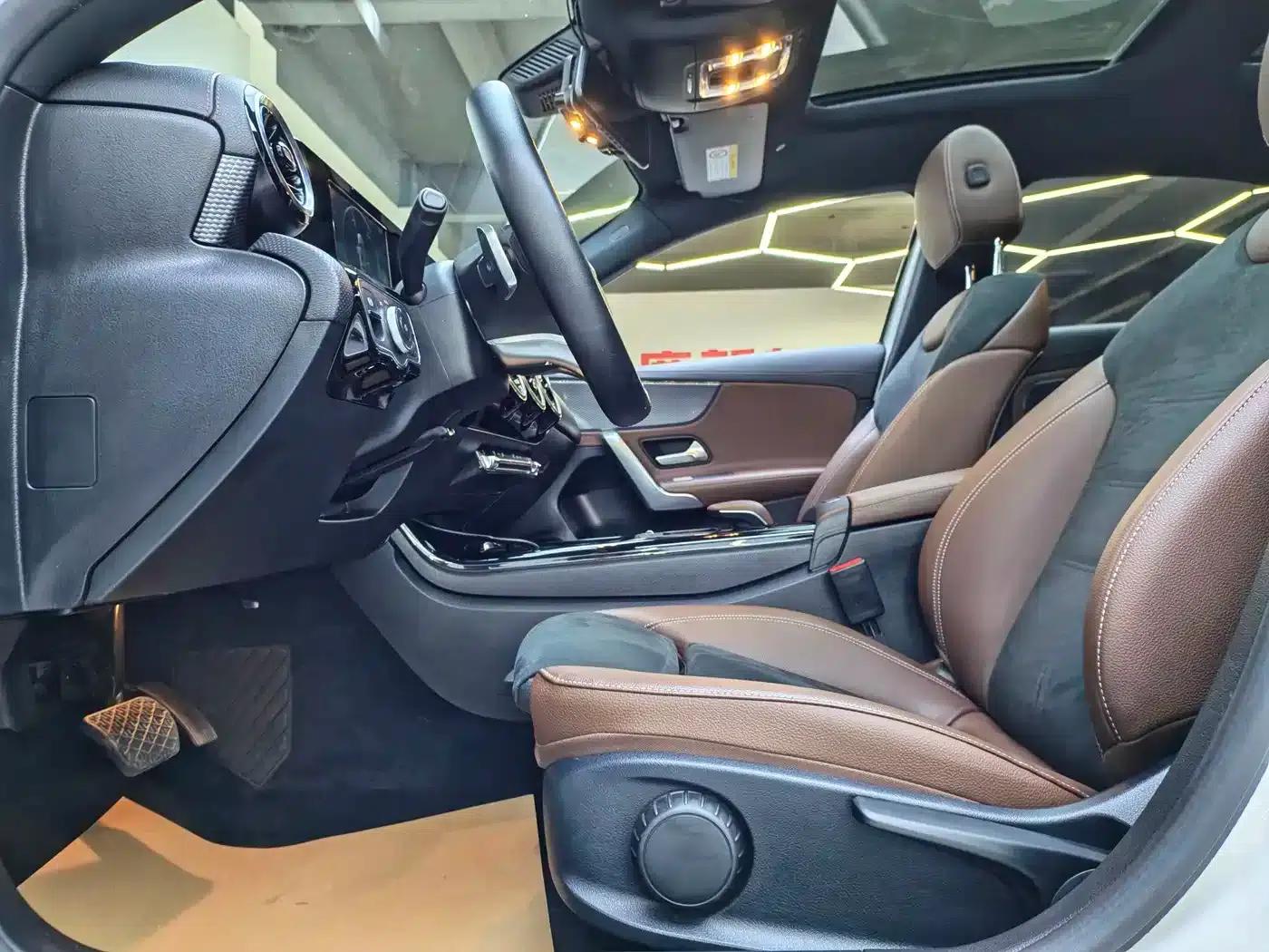2019 Mercedes-Benz A-Class A 180 L Sport Sedan — миниатюра 11