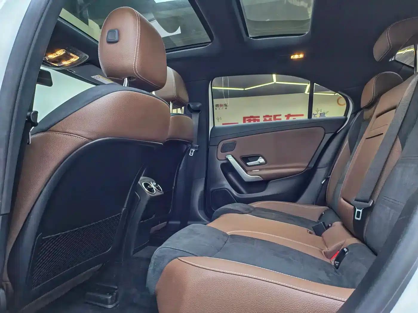 2019 Mercedes-Benz A-Class A 180 L Sport Sedan — миниатюра 12