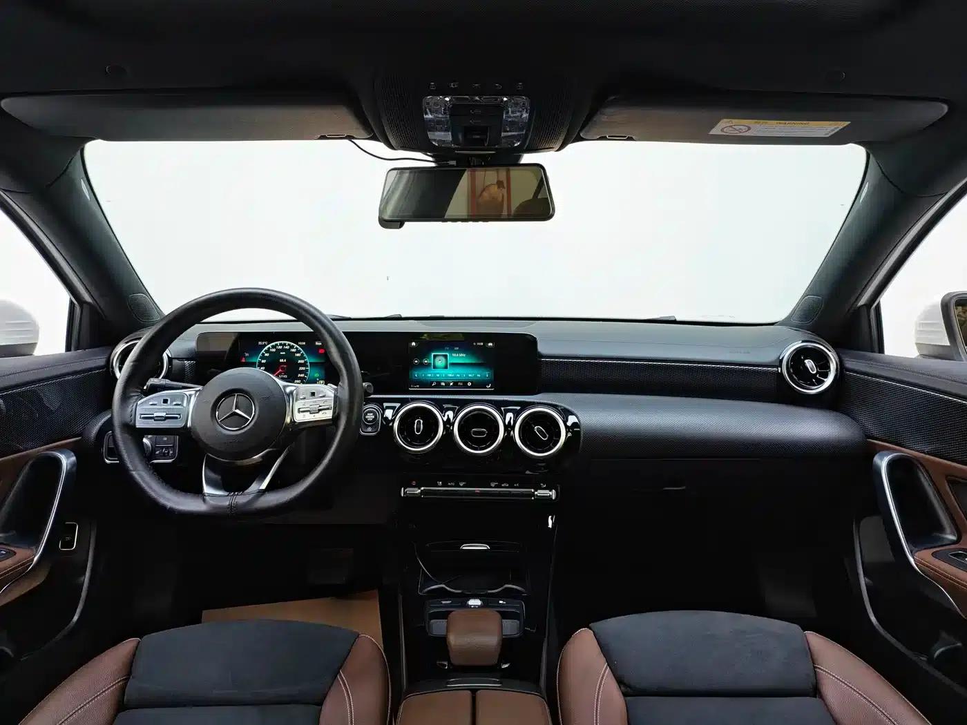 2019 Mercedes-Benz A-Class A 180 L Sport Sedan — миниатюра 14