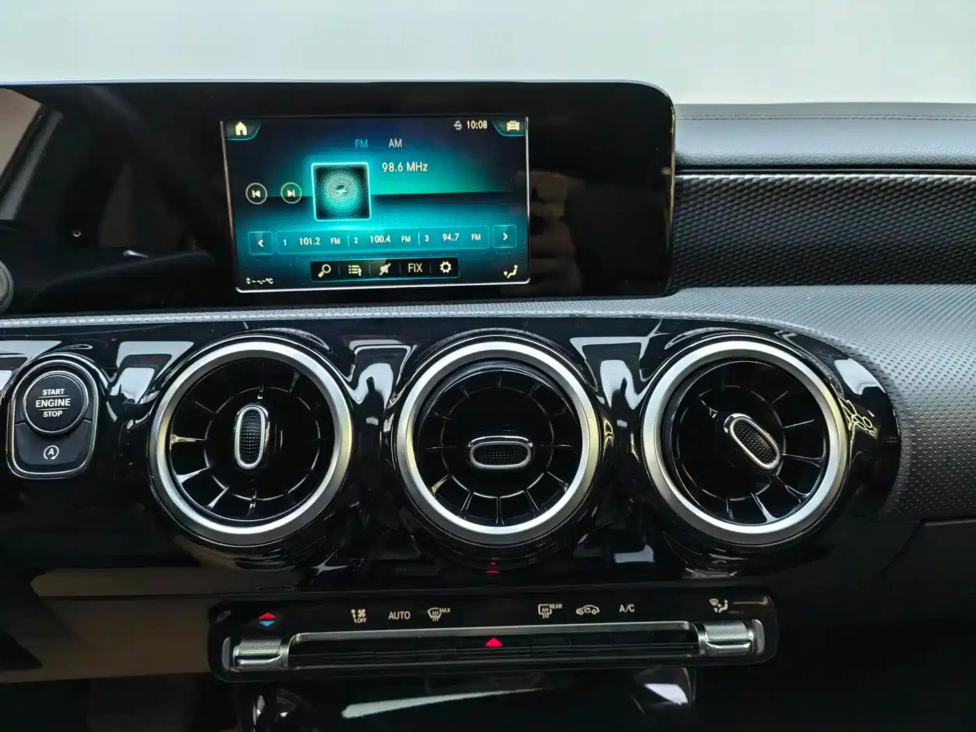 2019 Mercedes-Benz A-Class A 180 L Sport Sedan — миниатюра 16